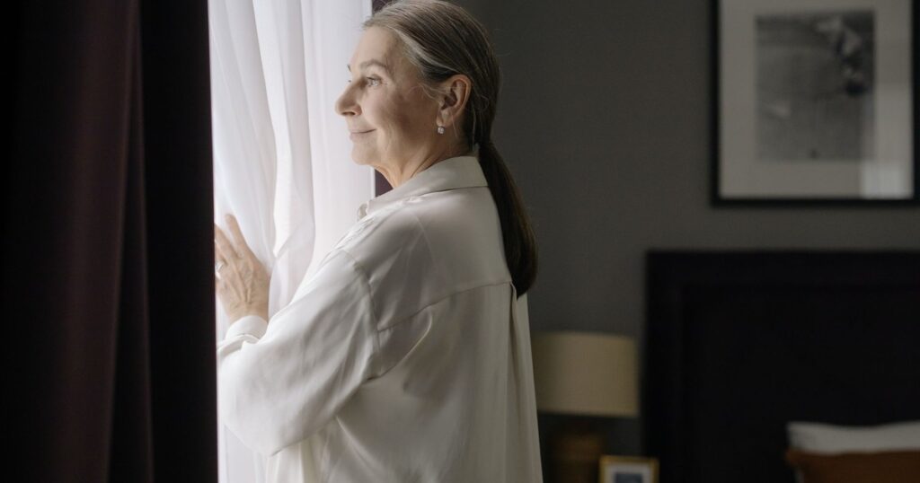 14 Regrets Single Women Experience as They Age - Featured image