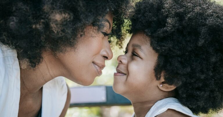 20 traits you can only inherit from mom (and some that come from dad) - Featured image