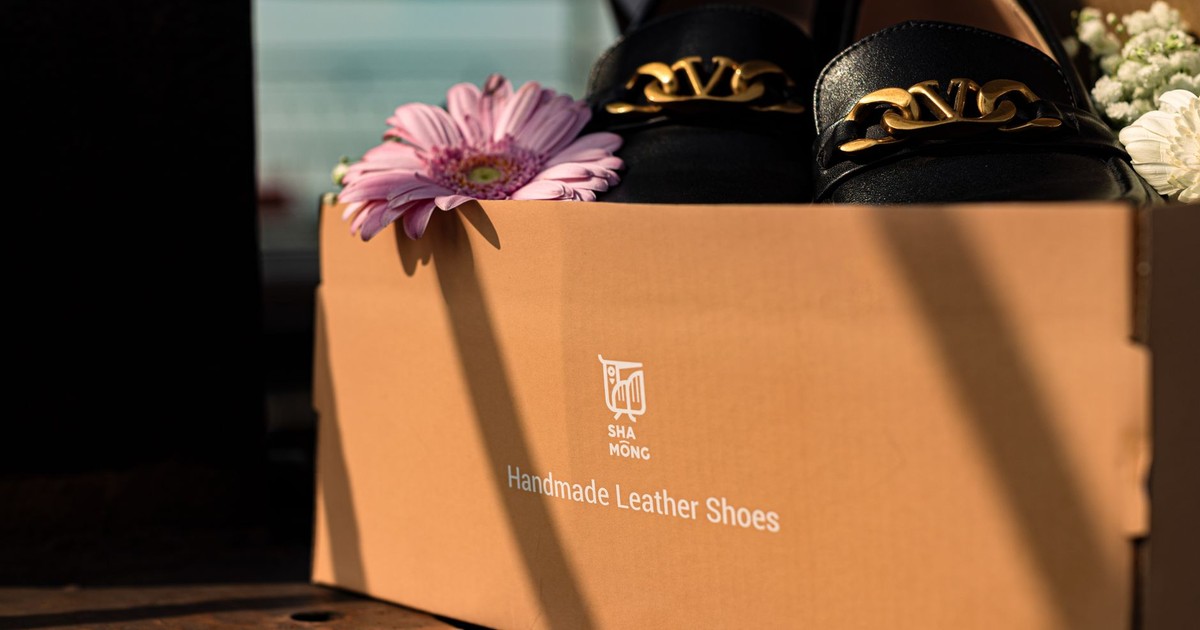 Luxury handmade leather shoes in an elegant gift box with flowers.