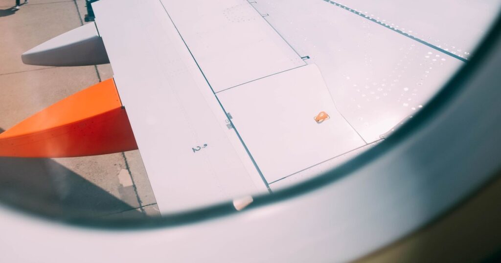 Why Airplane Window Shades Must Be Open at Takeoff - Featured image