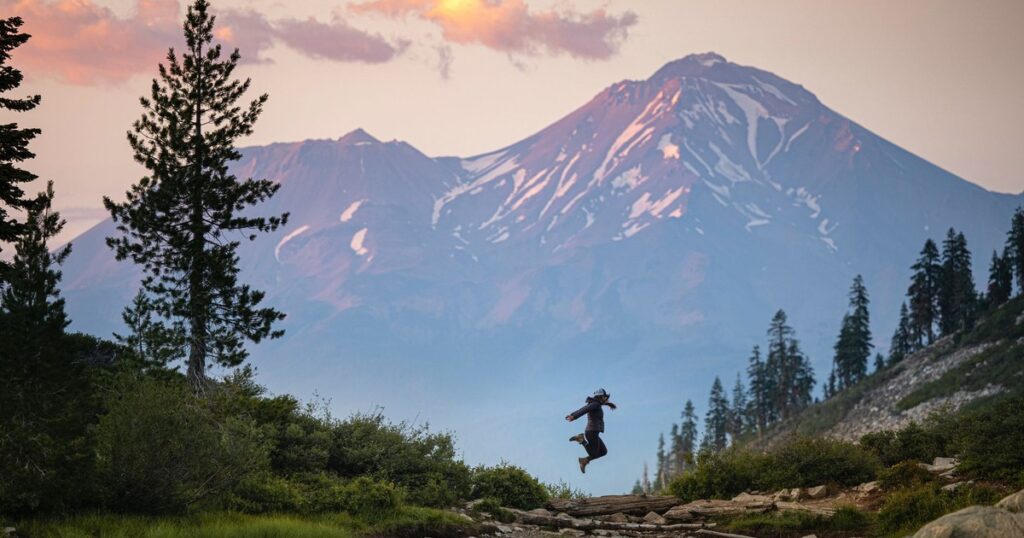 Woman Finds Hundreds of Bluetooth Speakers Hidden on Mount Shasta Blasting Message - Featured image
