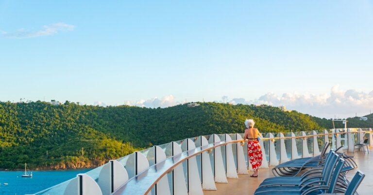 She Quit Her 6-Figure Job to Live on Cruise Ships and Realizes Something - Featured image