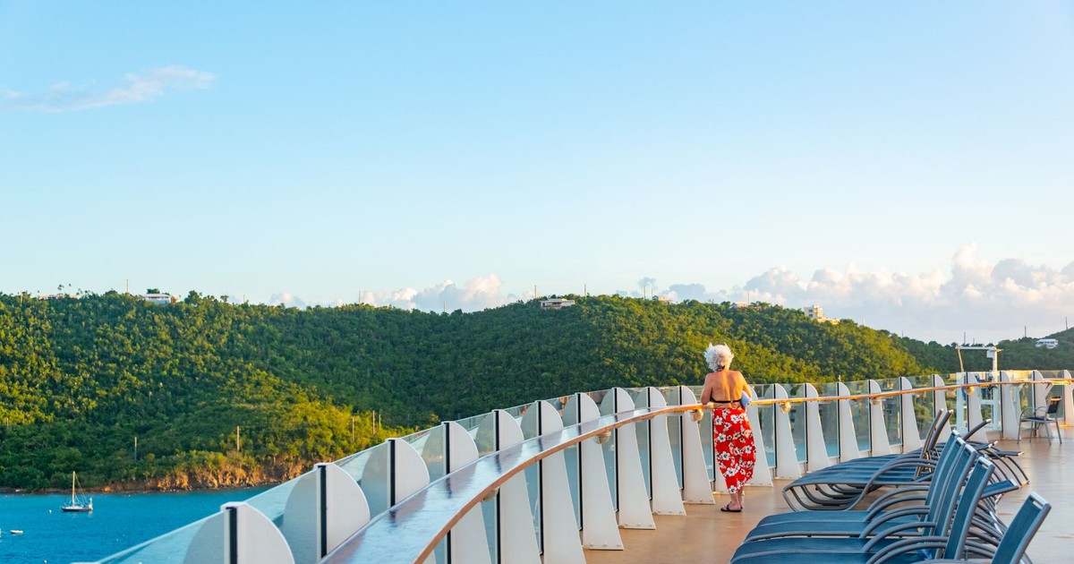 She Quit Her 6-Figure Job to Live on Cruise Ships and Realizes Something